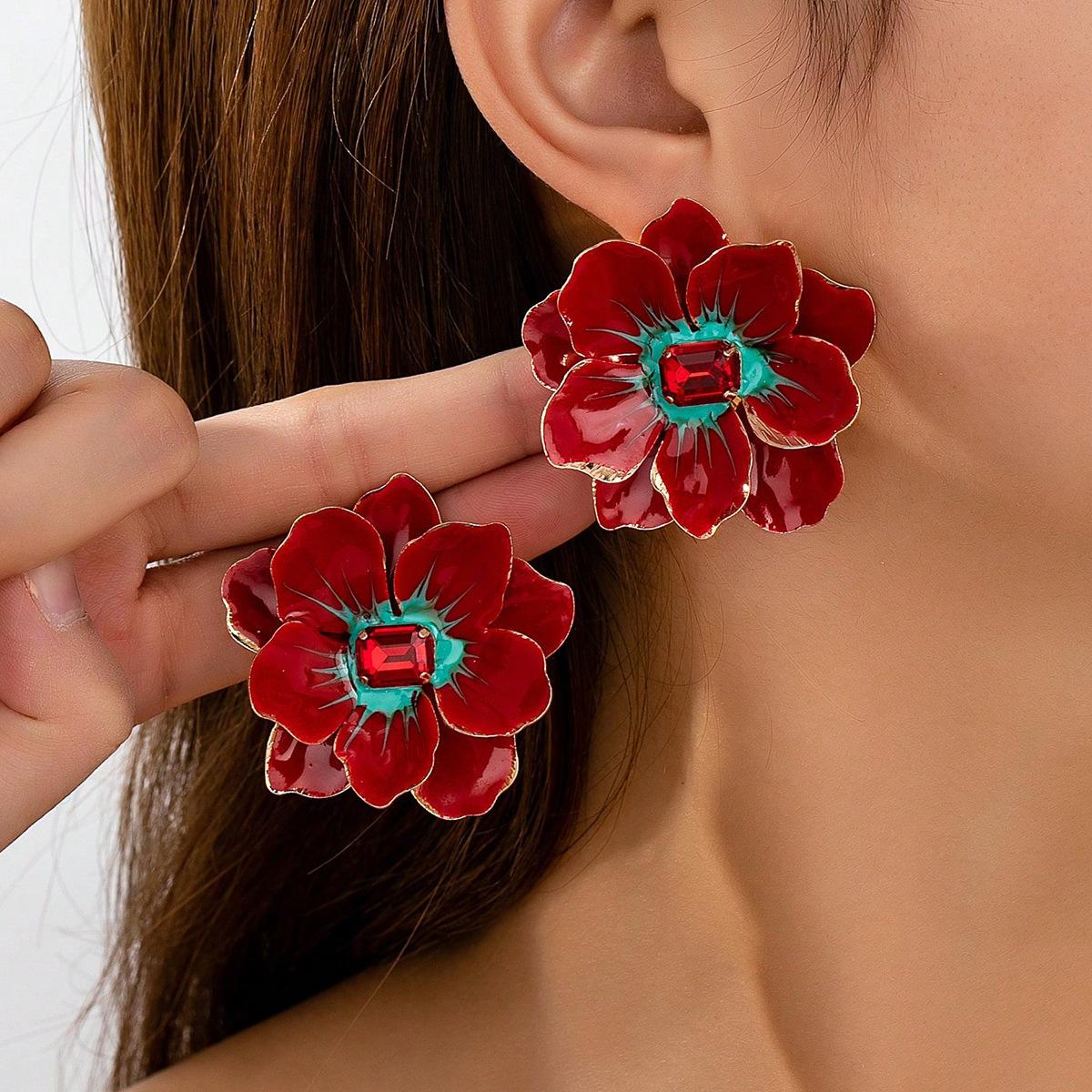 

Модные серьги-подвески для женщин красный