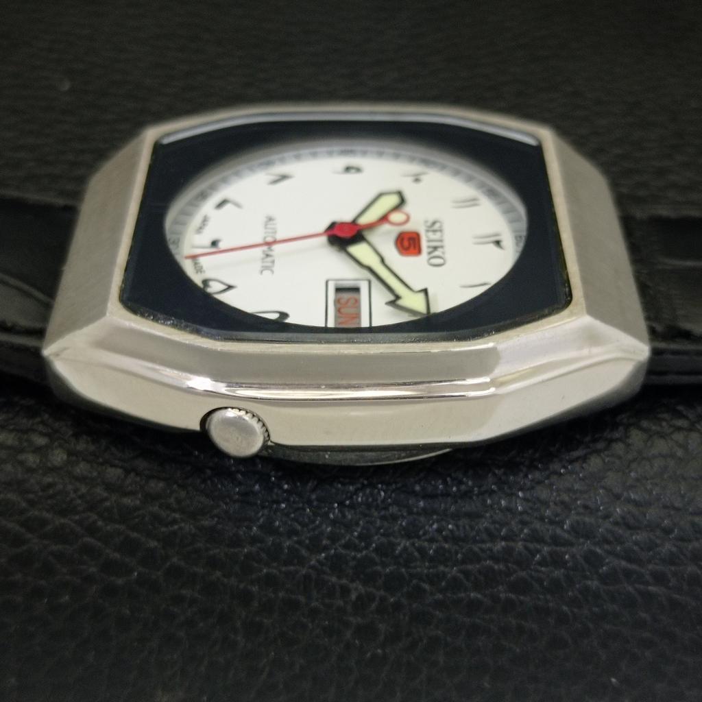 JAPAN VINTAGE SEIKO 5 AUTOMATIC 7019A MENS ARABIC WHITE DIAL WATCH A702441-5
