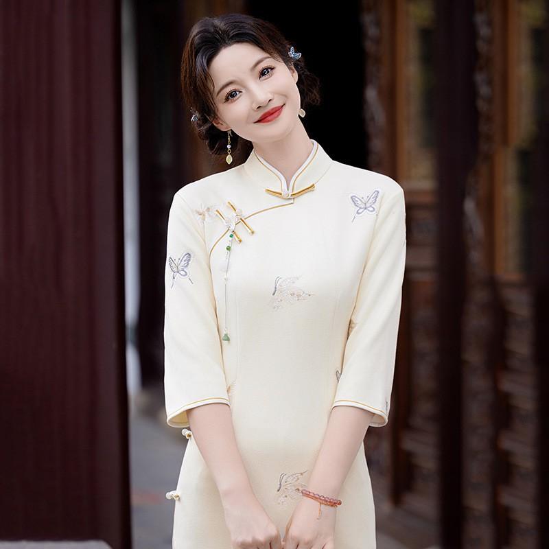 Womens Vintage-Inspired Qipao Dress With Embroidery Fitted Waist Stand Collar 7/8 Sleeve Chic