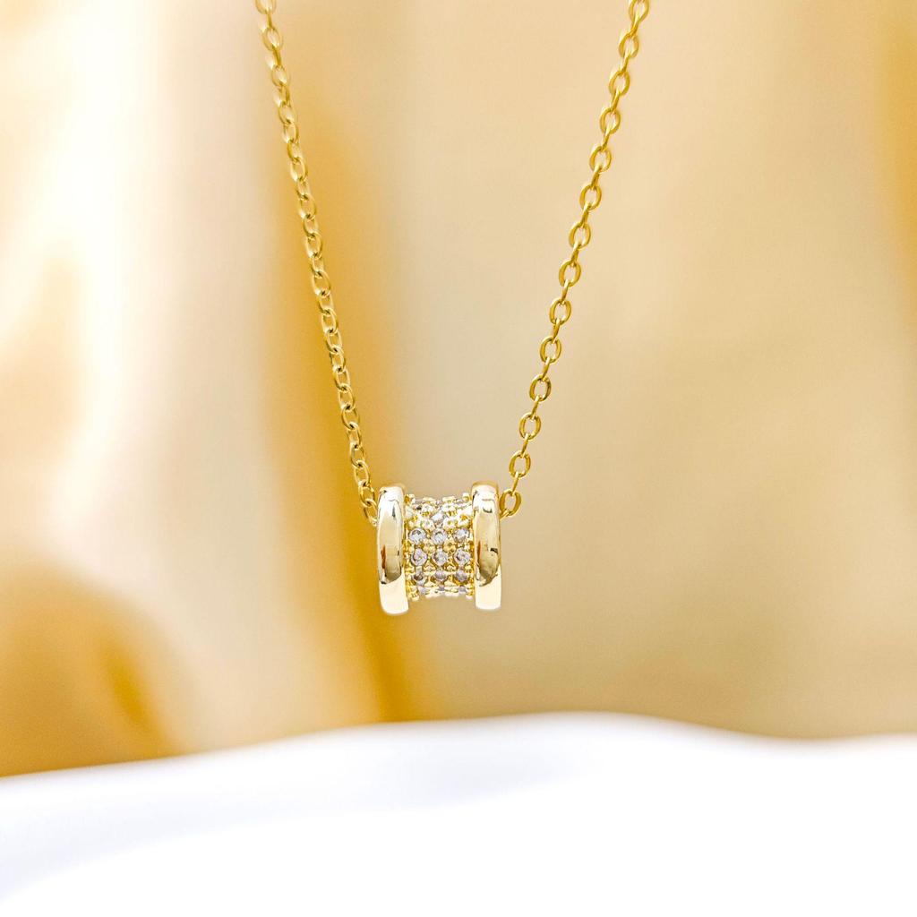 Korean Style Elegant Collarbone Necklace: Light Luxury and Versatile Design for Women
