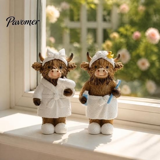 Environmentally Friendly Resin Decor Highland Cow Bathroom Figurine, Bathrobe Statue, Wateroroof Small Desktop Figurine Gift Animal Ornament for Sink