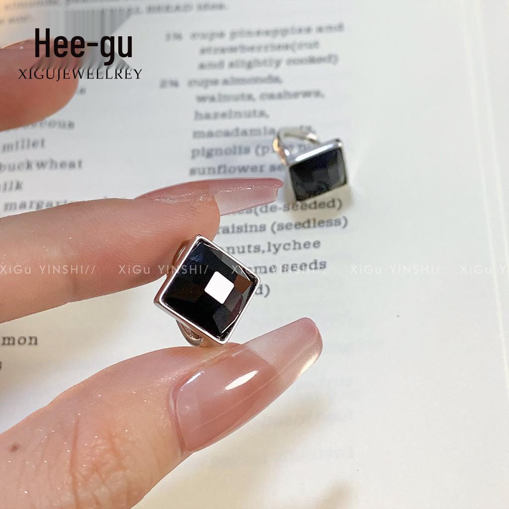 

TH0226 S999 Silver Needle Black Zirconia Square Earrings - Stylish, High-End, Cool Personality Ear Jewelry. Black Square Ear Buckle платиновый
