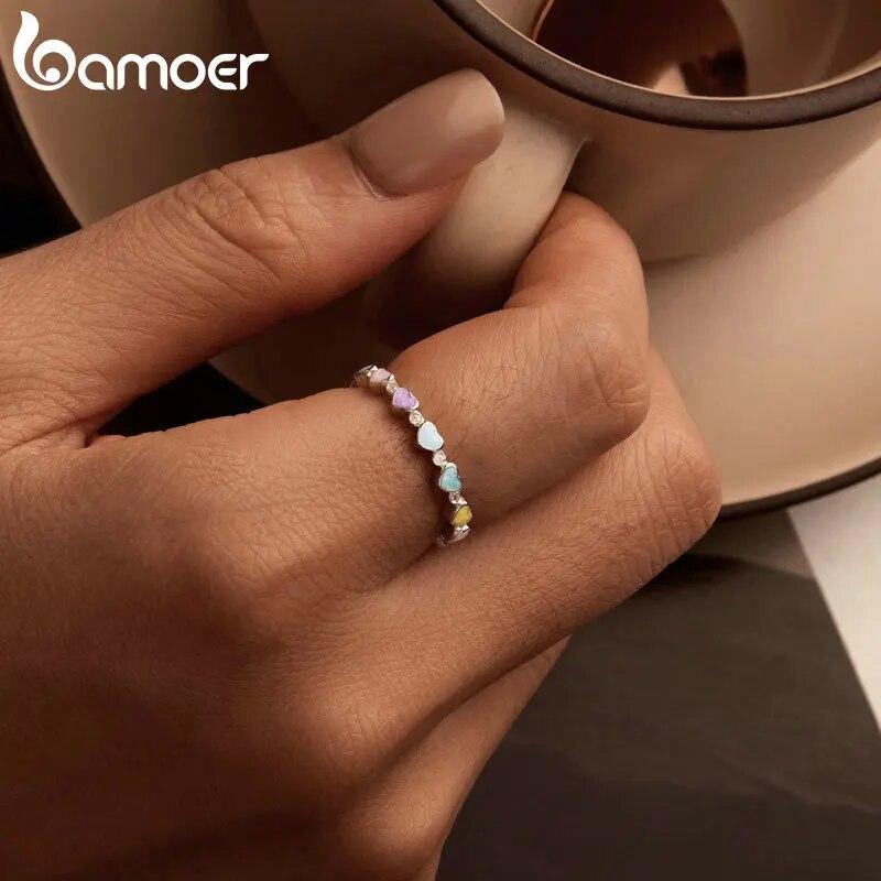 BAMOER 925 Sterling Silver Prsten s duhovým srdcem Stohovatelný zirkonový prsten pro ženy Trendy módní šperky Dárek