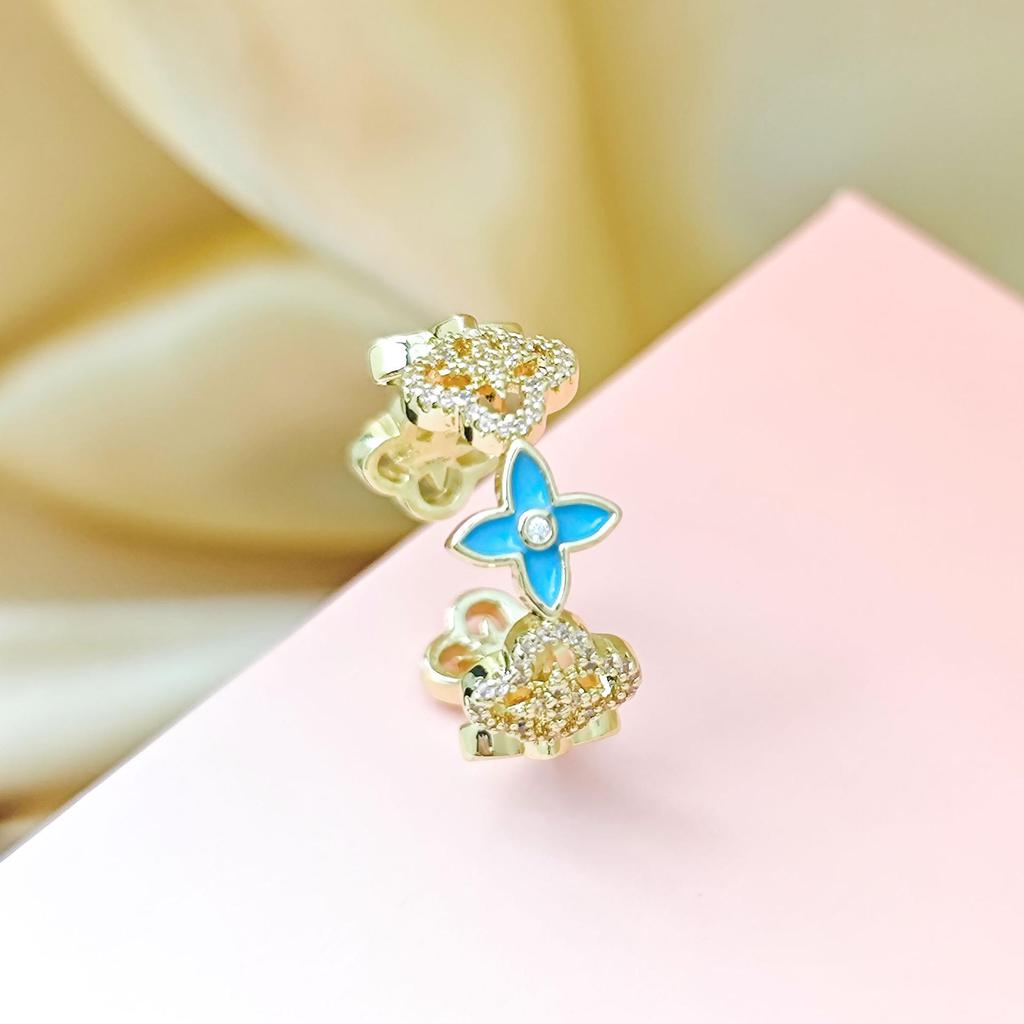 Korean Style Four-Leaf Clover Ring for Women - Elegant, Intricate, Classic Design, Versatile Flower, Open Adjustable, Light Luxury Accessory.