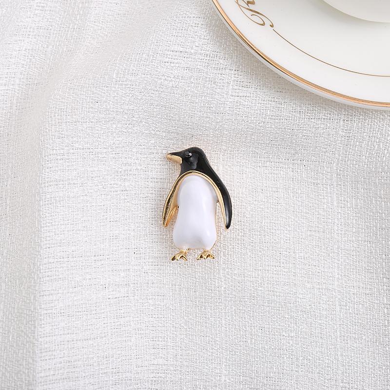 SKEDS Small Size Women Girls Cute Butterfly Owl Crystal Jewelry Brooch Retro Casual Sweater Dress Brooches Animal Badges Corsage