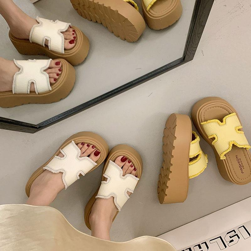 Thick-bottomed One-word Slippers for Women's Summer Wear, New with Skirts, Casual Seaside Beach Sandals
