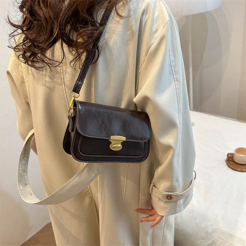 New Winter Niche Shoulder Bag Retro Crossbody Bag Women's Texture Solid Color Fashionable Casual Square Bag Trendy