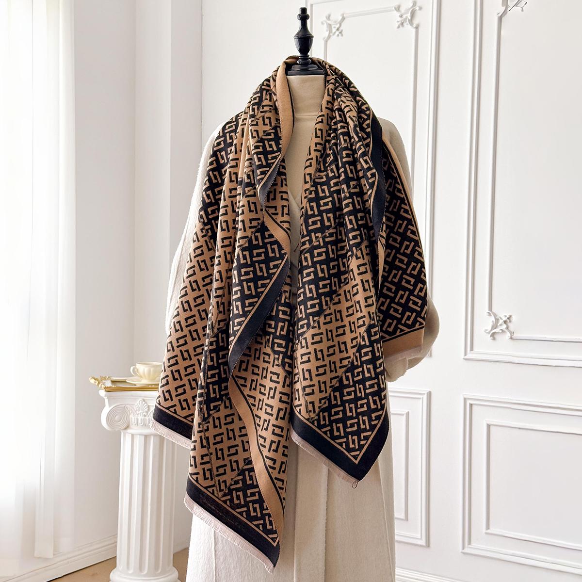 

2025 Женский Роскошный Бренд Кашемировая Зимняя Шаль - Винтажный Принт по Всей Поверхности с Кисточками, Пашмина Накидка и Бандана