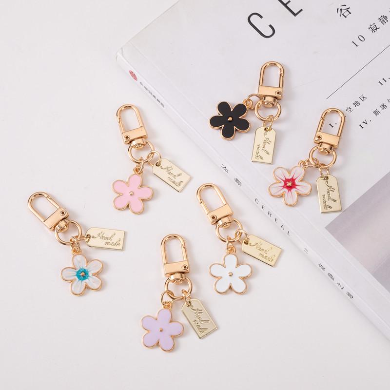 Cute Sweet Multicolour Five Leaves Flower Key Chains for Women Personality Backpack Protective Cover Pendant Keyring Friend Gift