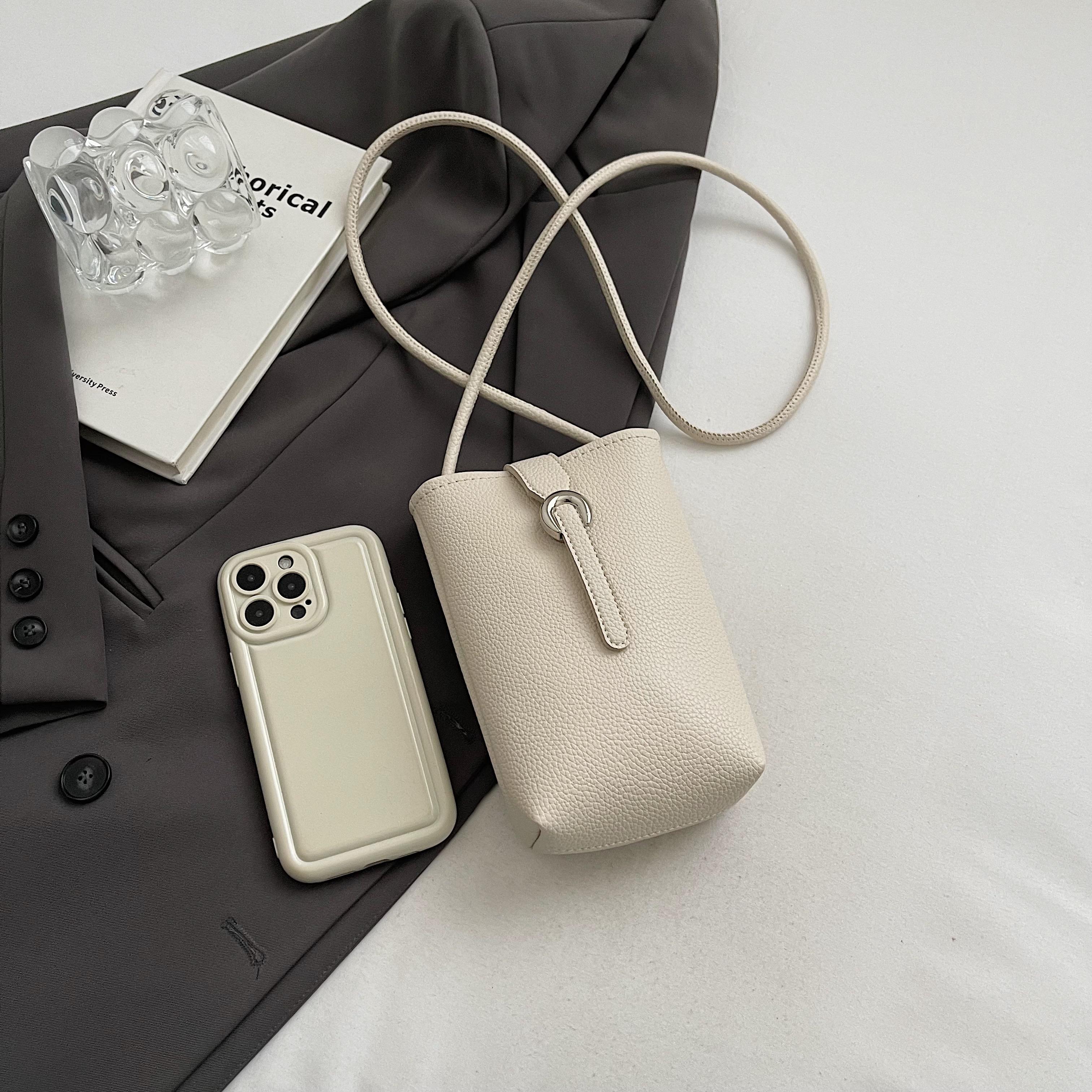 Модная монохромная сумка через плечо — фото 6