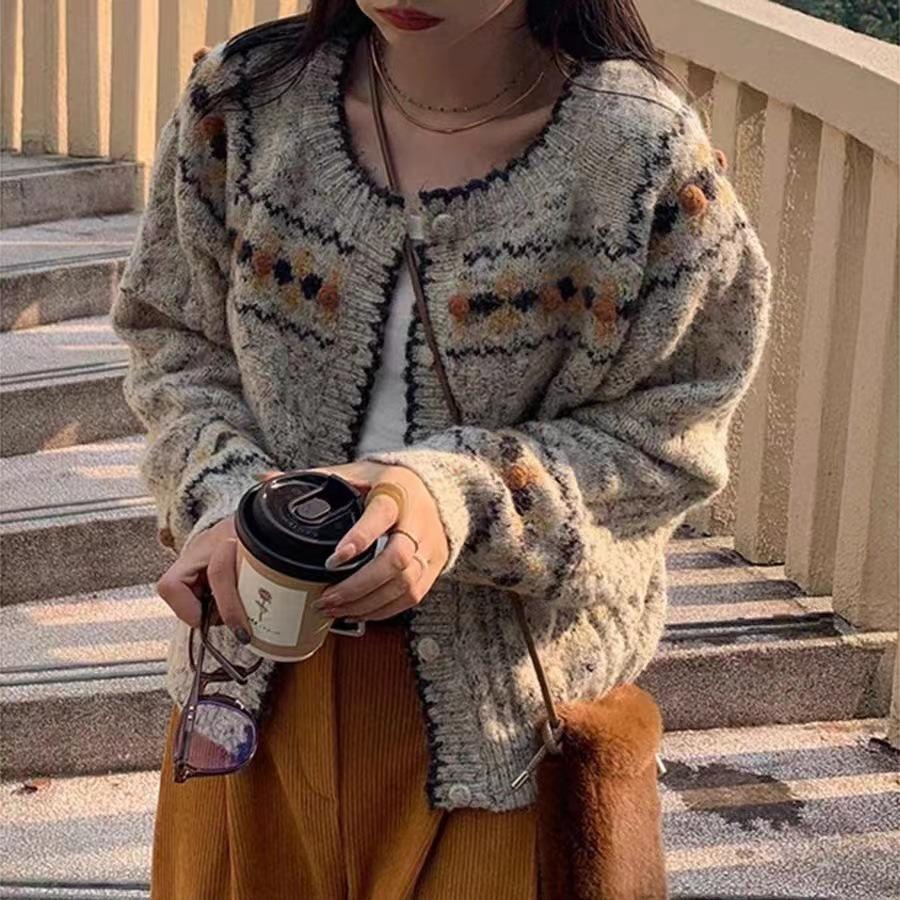 2025 Heavy Industry Retro Sweater Jacket Women's Autumn and Winter Soft Waxy Lazy Wind Knitted Cardigan Design Sense Mori Top