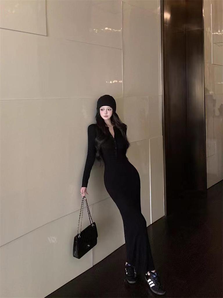 French V-Neck Slim-Fit Knitted Long-Sleeve Dress for Women - Early Autumn 2024 Waist-Cinching Hip-Hugging Style