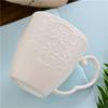 Europejski biały porcelanowy tłoczony różany kubek do kawy porcelana kostna Vintage śniadanie kubek do mleka biurowy kubek do herbaty Drinkware