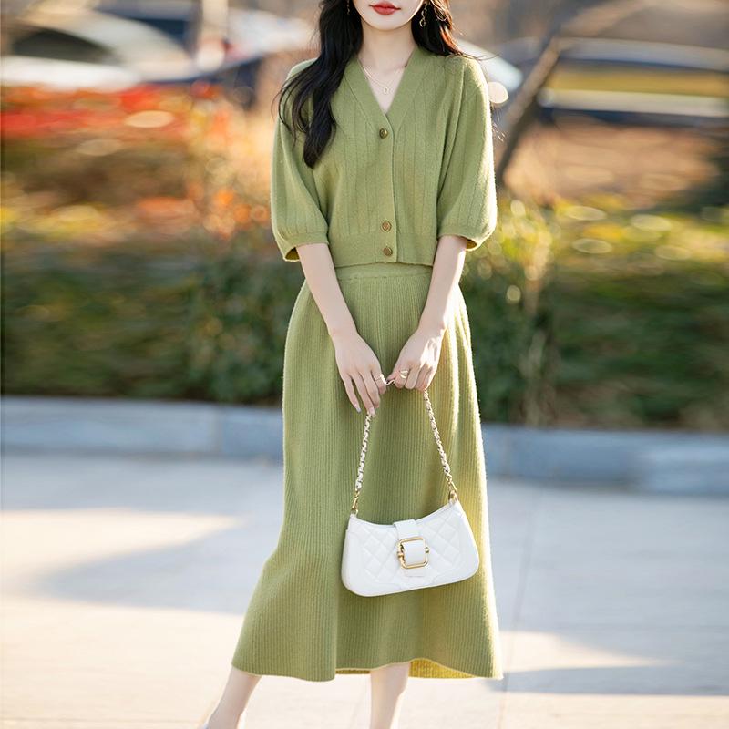 Spring & Autumn Wool Cardigan Set: Korean-Style Slimming Short Jacket with Knit Base Layer