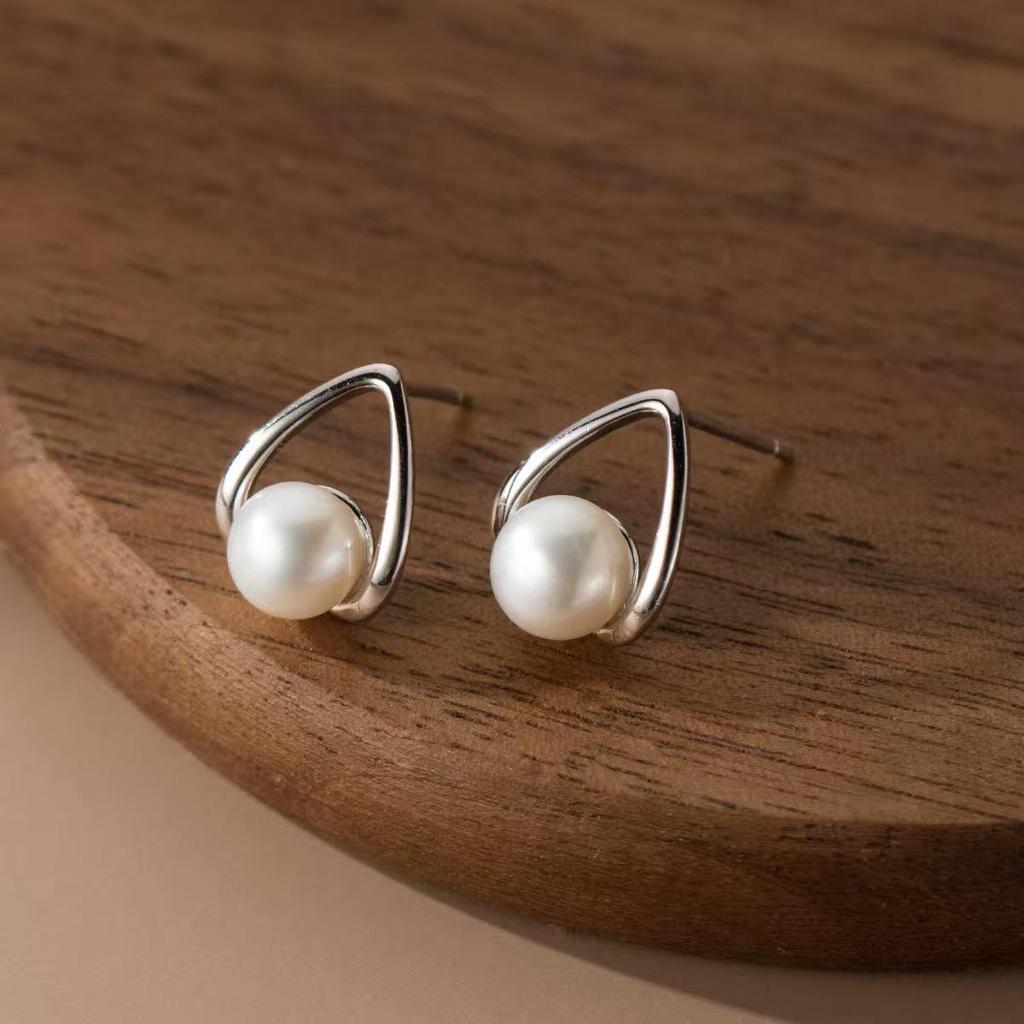 Korean Style 18K Gold-Plated Freshwater Pearl Stud Earrings - Cold Style Niche Design Jewelry