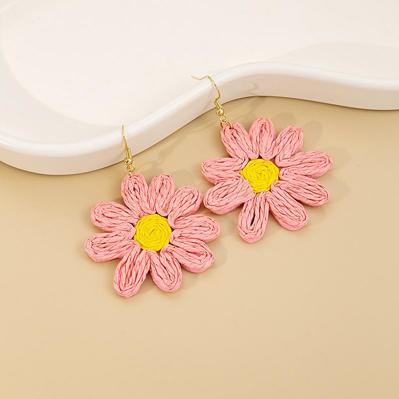 Summer Hand-Woven Small Daisy Earrings, Bohemian Beach Resort Wind Raffia Contrasting Flower Earrings