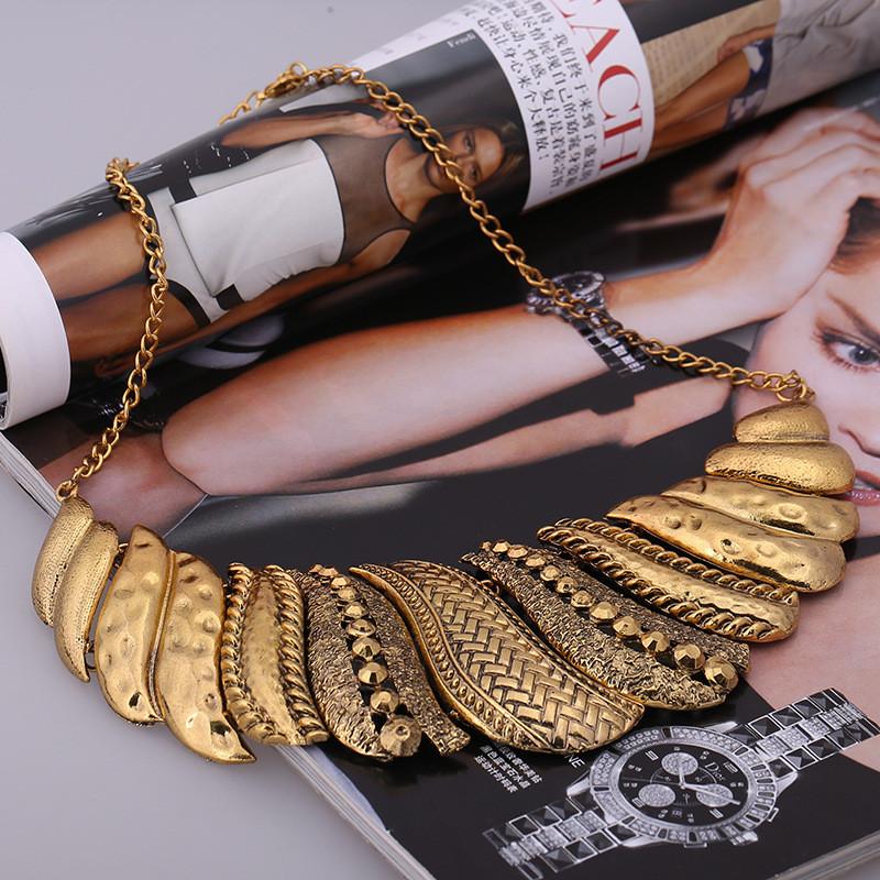 Fashionable European Style Alloy Necklace With Floral Design For Gift And Travel Souvenirs