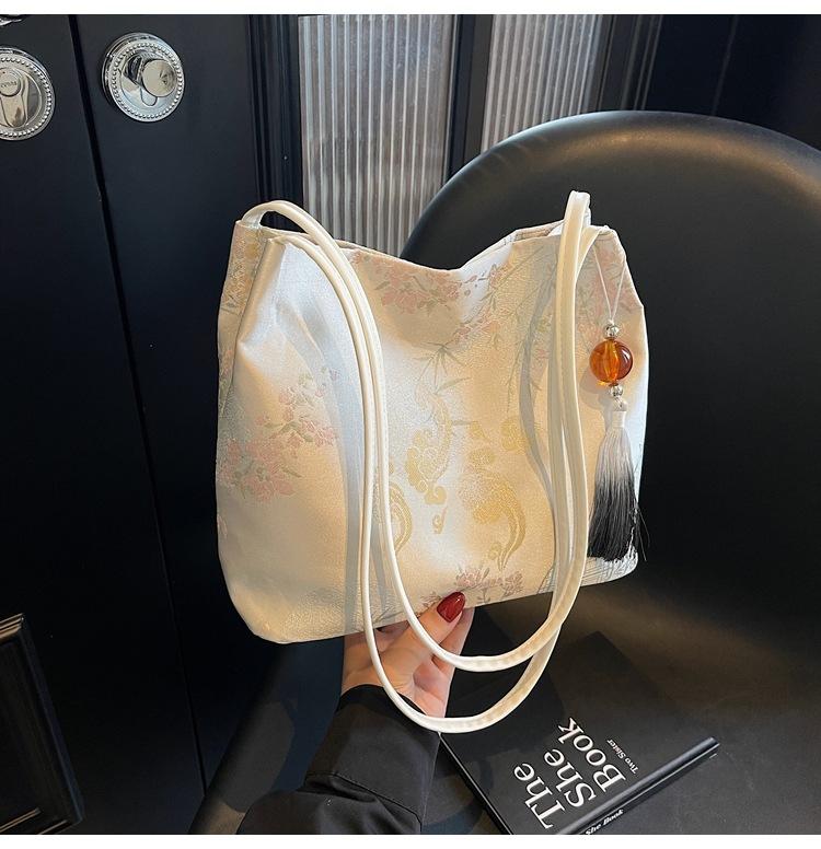 Embroidery Large-capacity Bag Women's 2025 Spring and Summer New Shoulder Messenger Bag Medium Bucket Bag