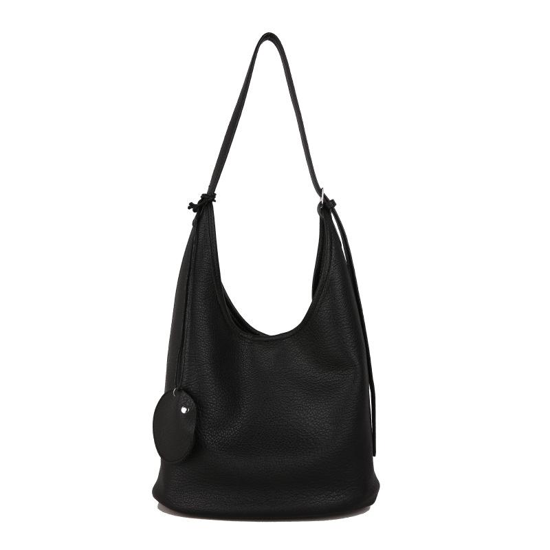 Korean version of casual large-capacity women's armpit bag fashionable portable bucket bag versatile commuter shoulder women's bag