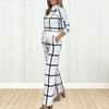 Set aus langärmligem Oberteil und Hose mit weitem Bein. Eleganter Anzug mit Karomuster und Hose mit weitem Bein. Lockere Bluse für Damen. Stilvolle Bürokleidung