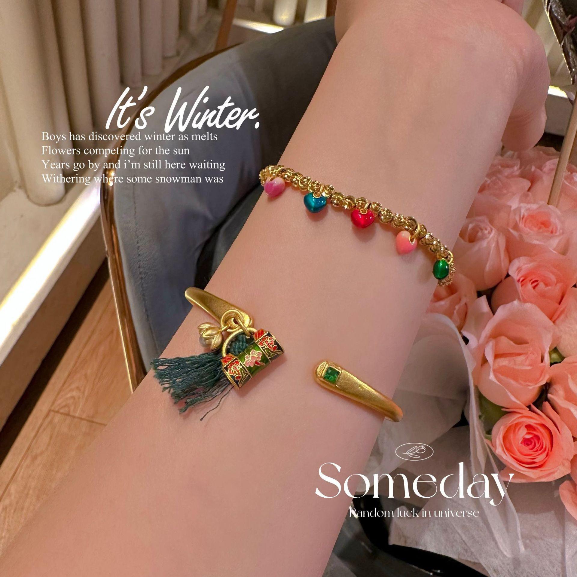 Colorful Peach Heart Cloisonné Enamel Christmas Bracelet for Trendy Women Default Size