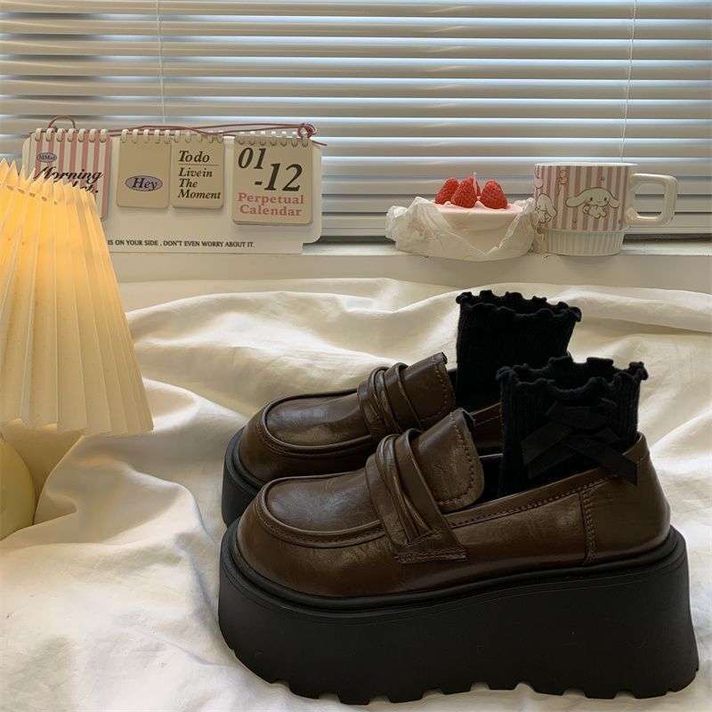 

Маленький человек толстоподошвенные в британском стиле маленькие кожаные туфли женские 2025 осень новые модели увеличивают рост универсальные туфли-лоферы на одной педали тренд 40 коричневый