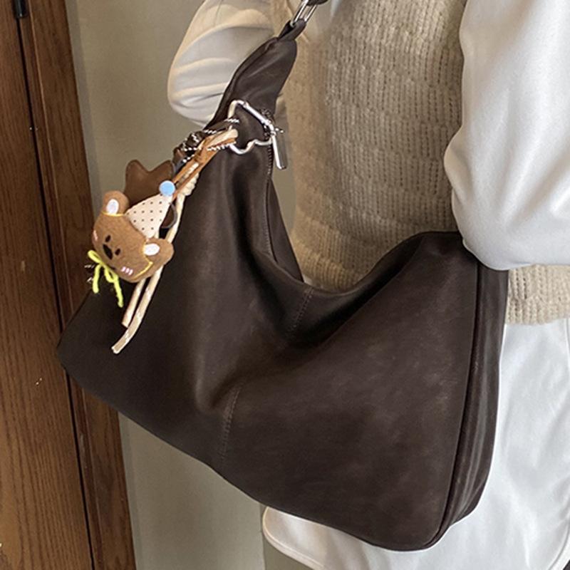 Fashionable large capacity crossbody bag winter new high-value tote bag shoulder bag commuter underarm bag