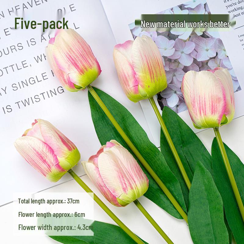 Minimalistischer Tulpen-Kuchenaufsatz mit frischen Blumen und Band für den Muttertag oder Geburtstag