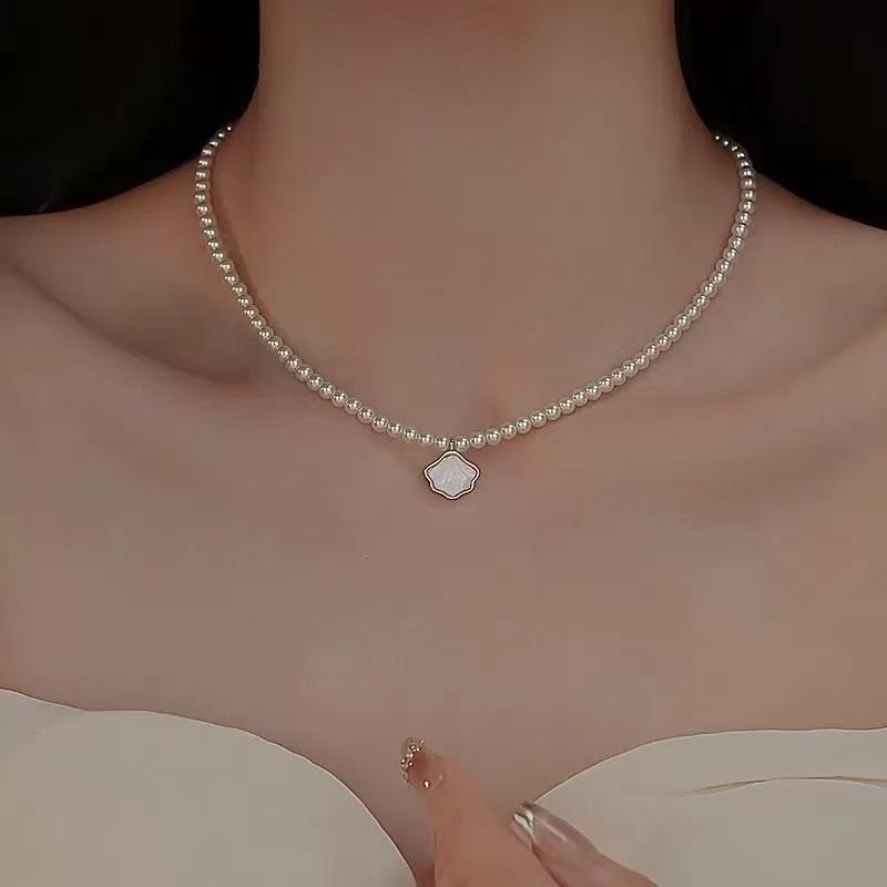 Millet pearl necklace female cloud fritillary pendant collarbone chain round small light bulb pearl neck chain