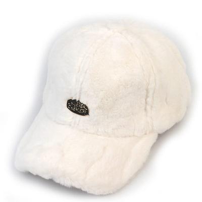 Univerzálna chémia Biela guľatá čiapka s kožušinkou