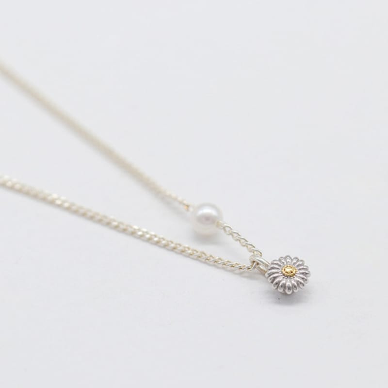OR D`OR [925 Silver] Two-tone Daisy Mini Pearl Necklace