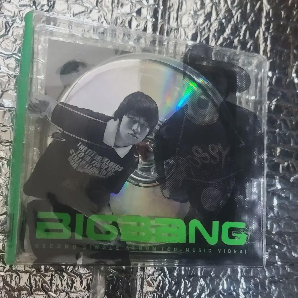 

Мы продаем 2 сингла Big Bang по самой низкой цене!