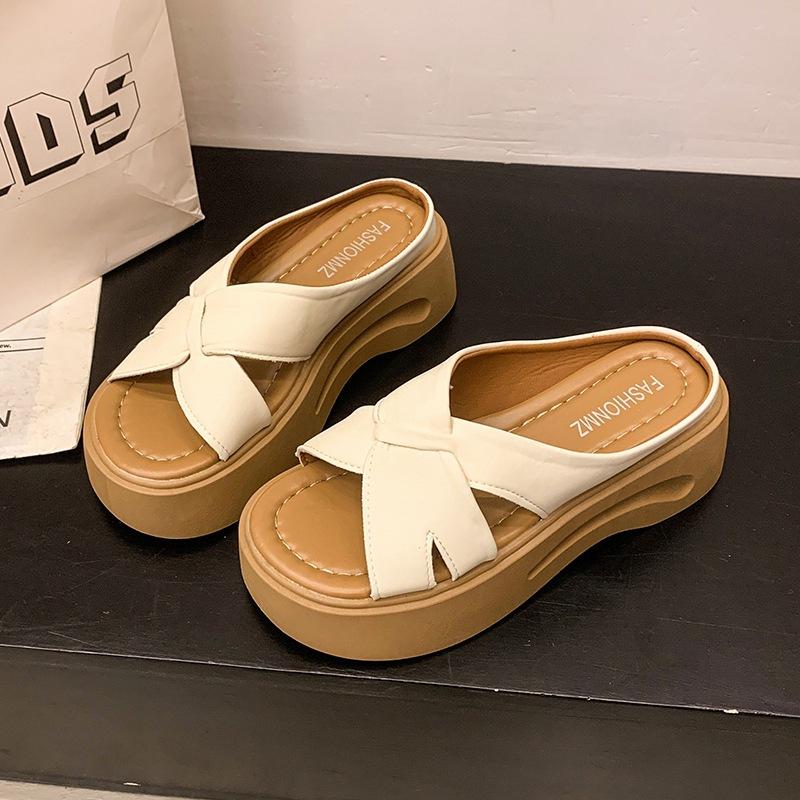 French Platform Slippers Women's Summer Wear 2025 New High-end Silver with Skirt Temperament Beach Cool Slippers