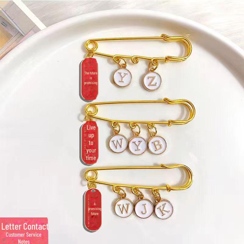 Przypinka dla ucznia DIY na sukces na egzaminie – Urocza broszka z literą na szczęście na egzaminach