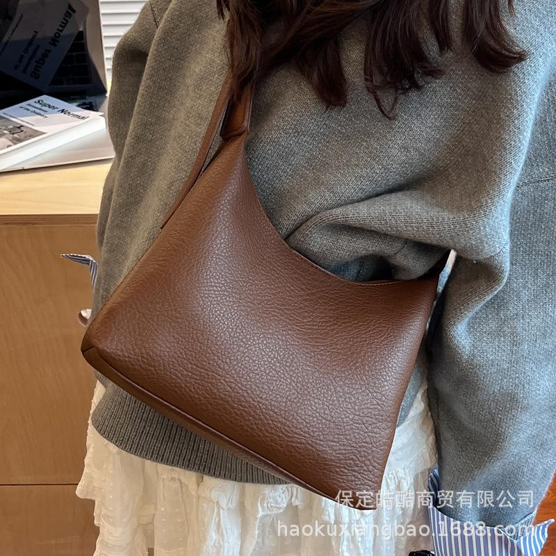 Retro small bag women's autumn and winter versatile 2025 new shoulder messenger bag popular this year, mother and child bucket bag