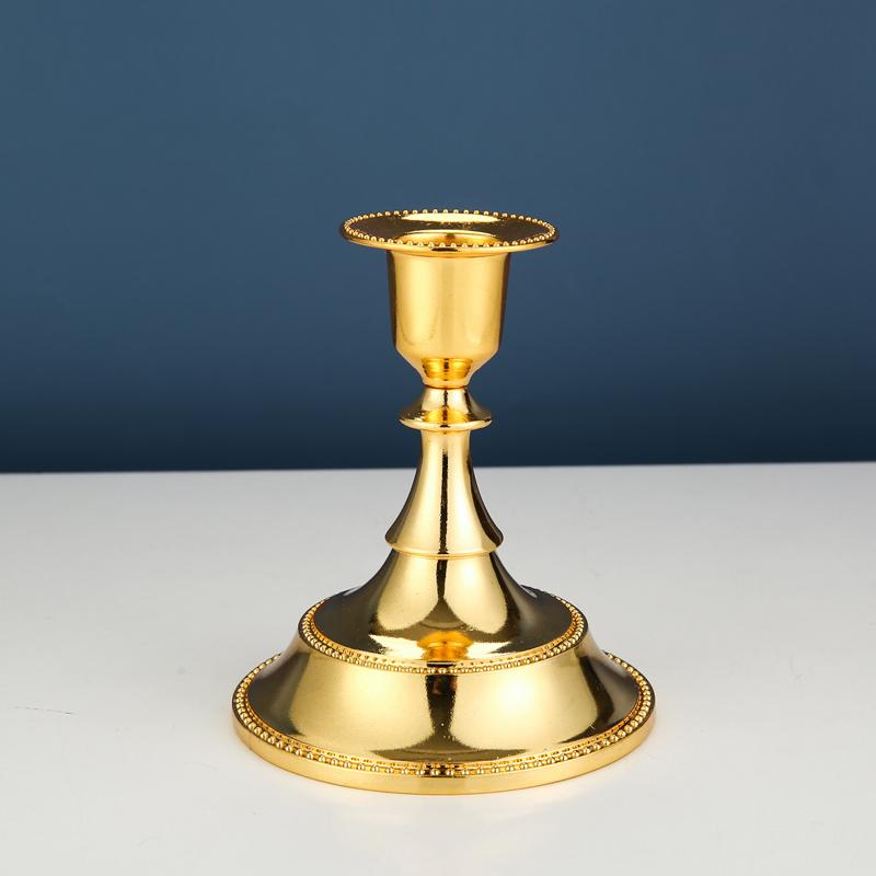 European retro metal candle holders, simple restaurant and hotel iron alloy decorations in home style handicrafts