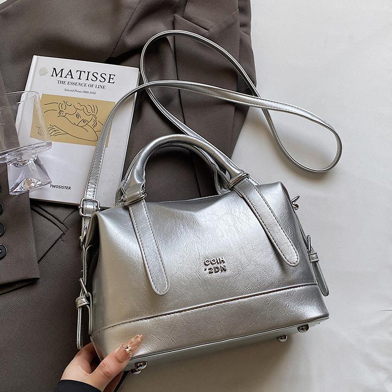 Korean Retro Simple Soft Leather Portable Pillow Bag Wholesale Explosion Leisure Niche Commuting Advanced Sense Messenger Women's Bag