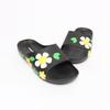 Süße, bunte Blumenschuhe