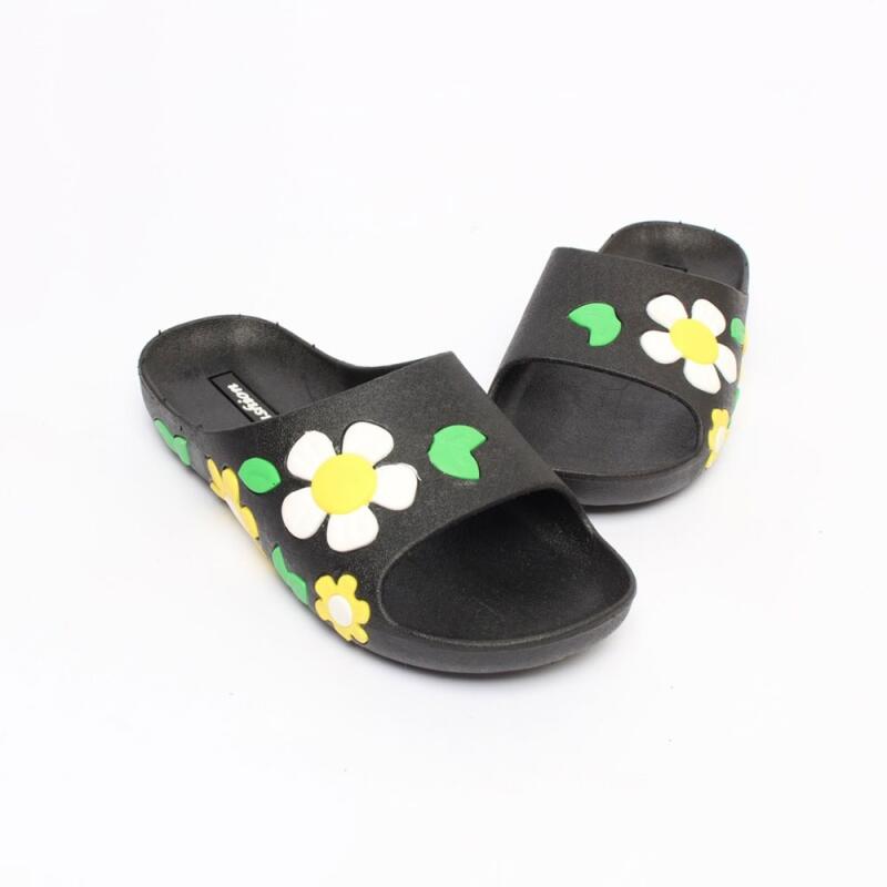 

Cute, colorful flower slippers pink