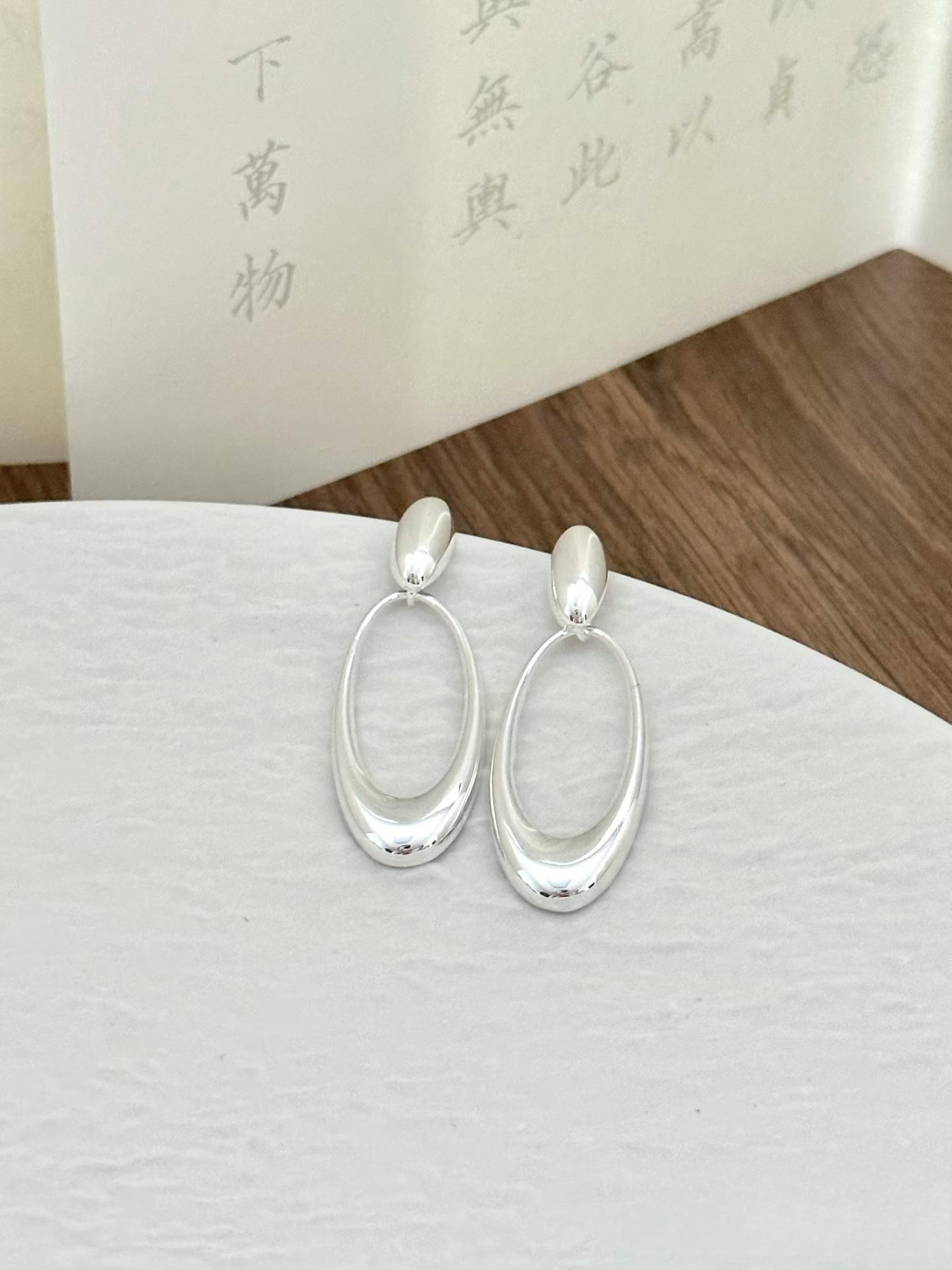 

Cool Premium Slack Oval Exaggerated Earrings Face Small Artifact Women S Earrings