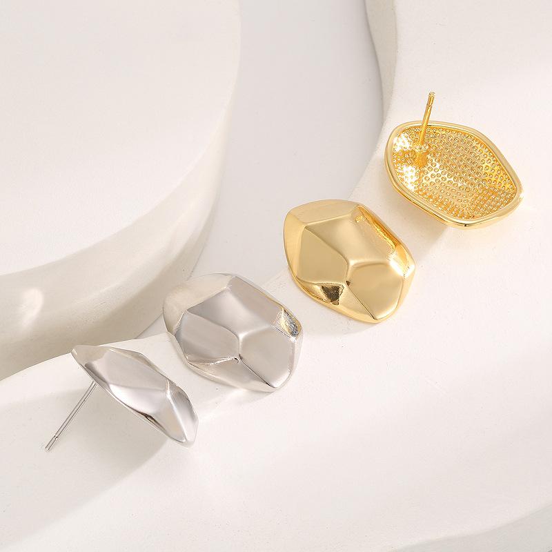 

2024 Autumn/Winter Androgynous Irregular Stud Tassel Earrings: Cold Style, High-End Design платиновый
