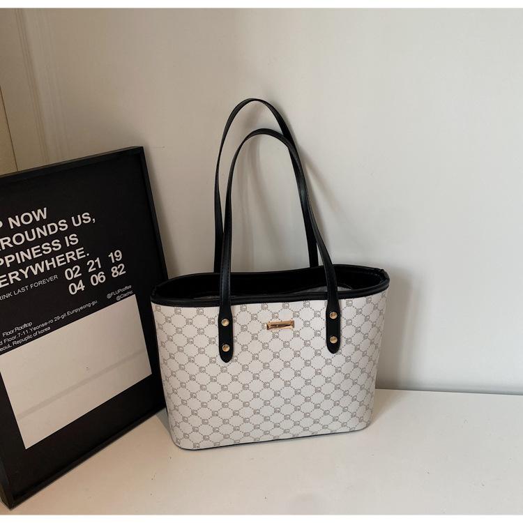 High-value tote bag women's 2025 summer new hand-carried commuter bag fashionable going out large-capacity shoulder bag