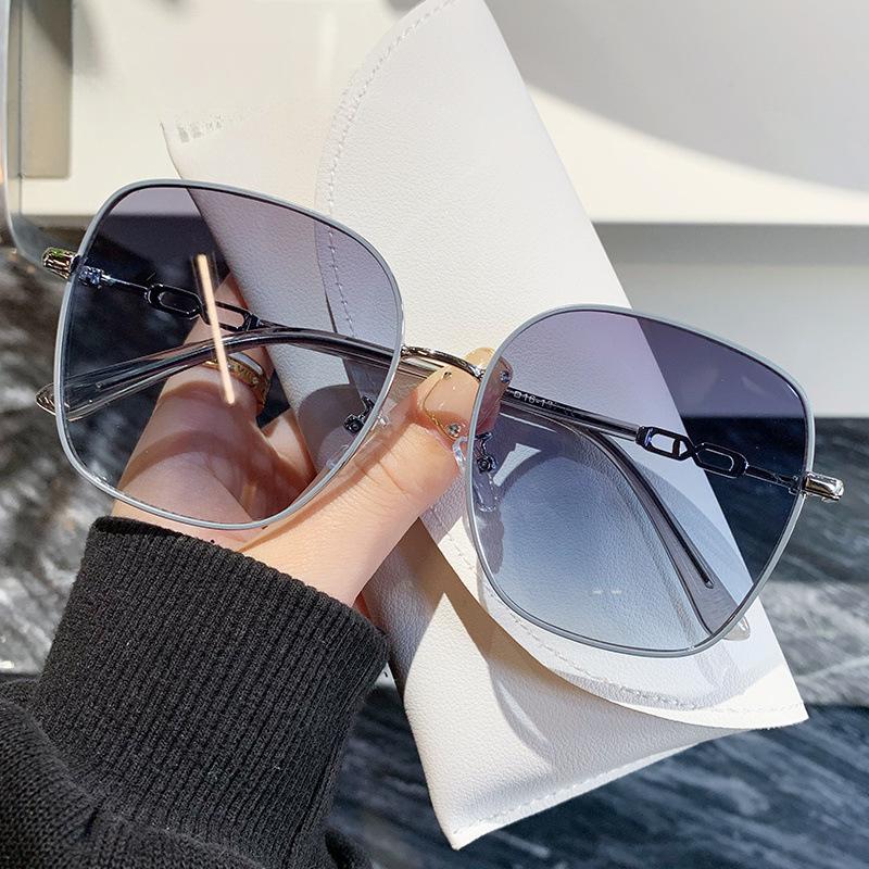 New sunglasses women's sunscreen UV protection metal box light luxury versatile simple high-end face sunglasses
