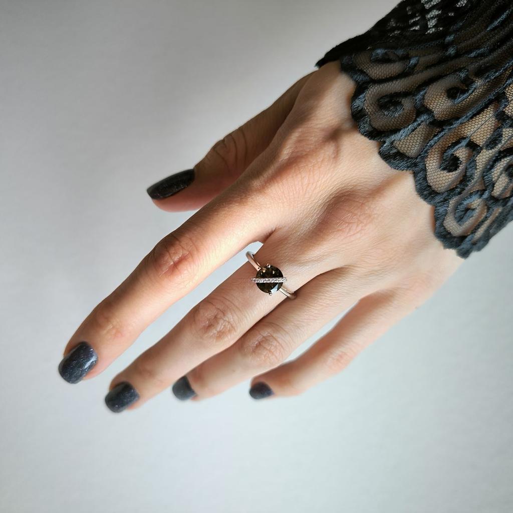 Серебряное кольцо с натуральным раухтопазом (дымчатым кварцем) 1.841ct, фианитами, вес изделия 2,38 гр (2177890)