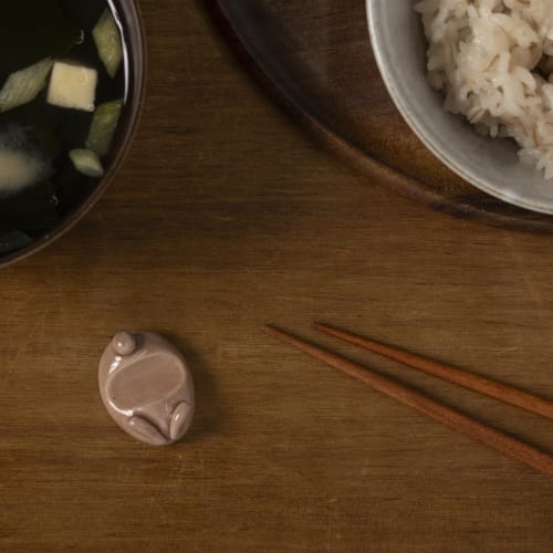 Chopstick rest, approximately 4 x 2.7 cm, Bean Rabbit design, Pink, 23465