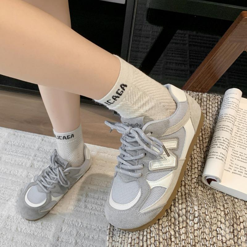 

Women s summer new mesh breathable casual sports shoes soft sole lightweight white shoes 40 серый