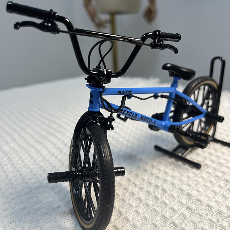 1:8 Mini Model Alloy Bicycle With Parking Rack Diecast Decoration Metal Mountain Finger Blue Bmx Bike Simulation Gifts Boys Toys