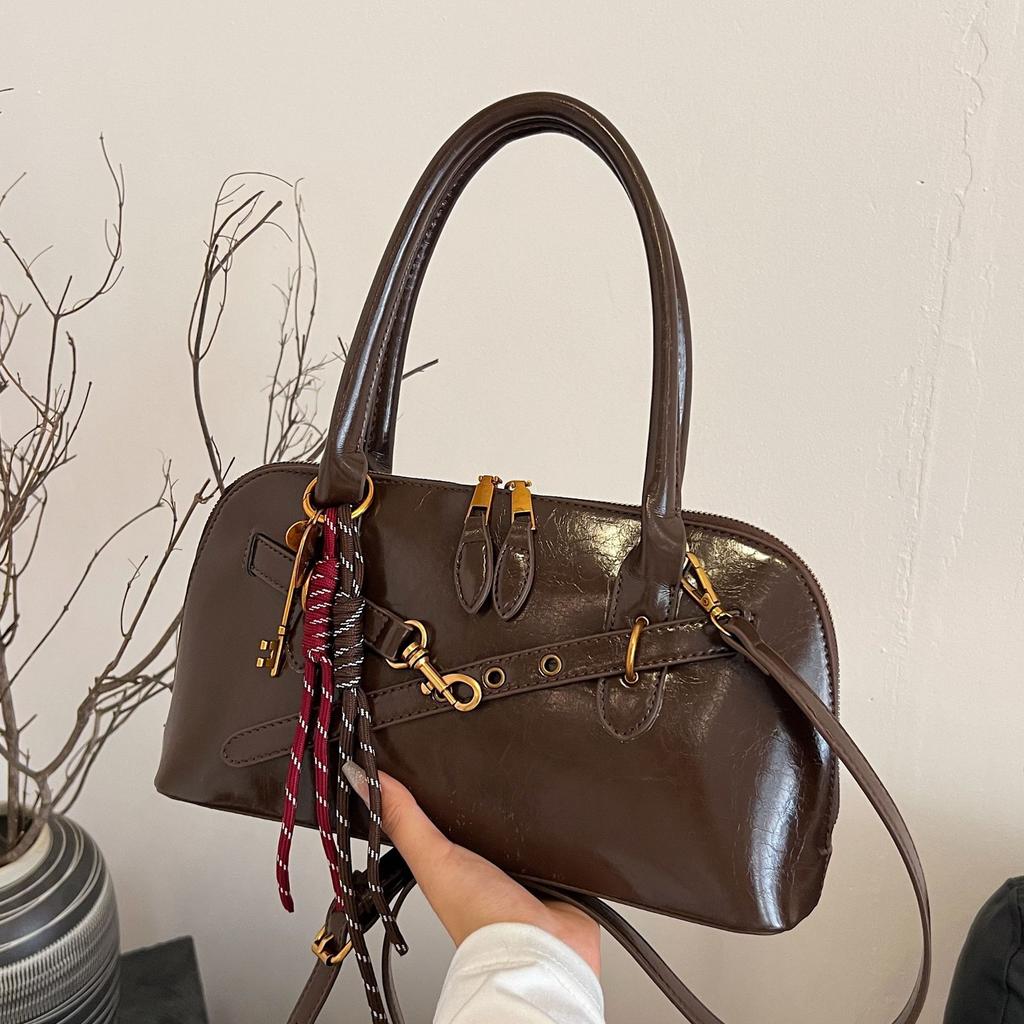 Portable Commuter Bag Women'S Fashion Retro Underarm Bag Simple Large Capacity Messenger Bag