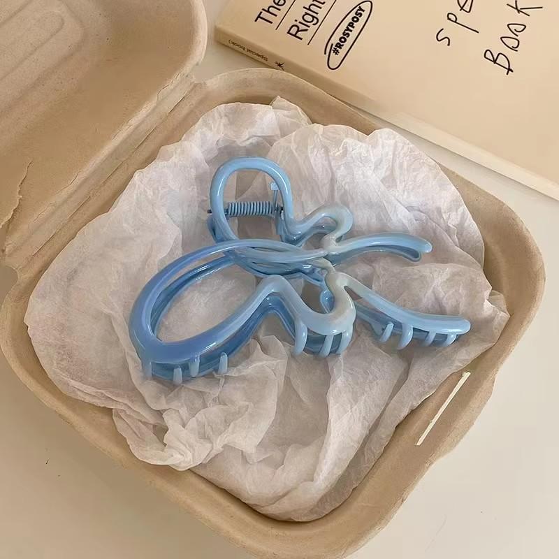 

Новый милый крутой градиентный полый зажим-краб с бабочкой Женский темпераментный легкий роскошный дизайн Акулий зажим Аксессуары для волос для девушки