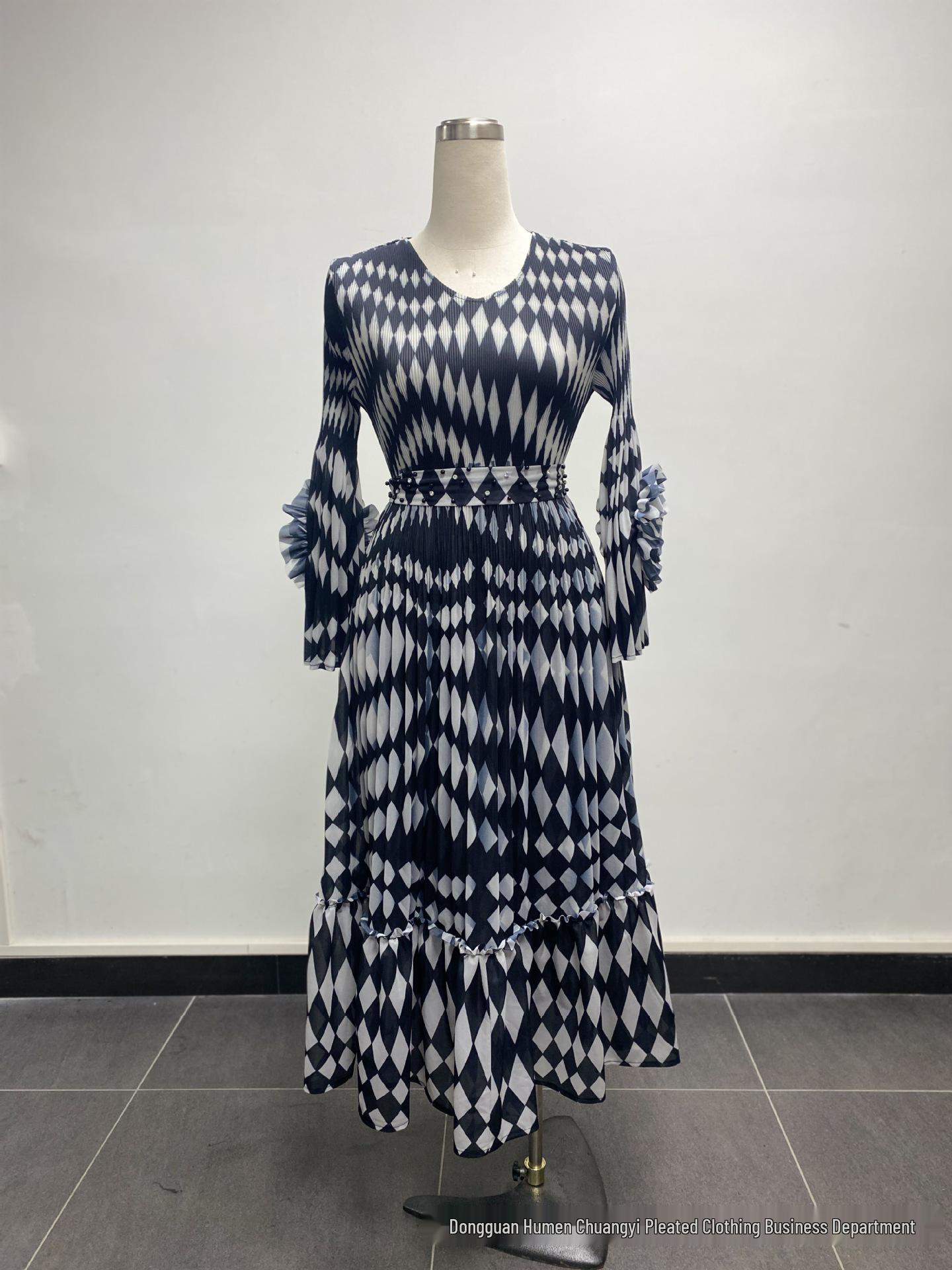 

Miyake Elegant Print Plus Size Dress with Beading One Size 80/160